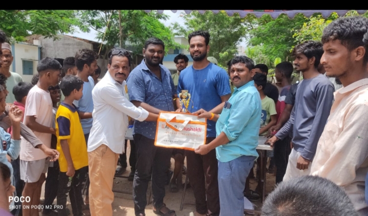 క్రీడల్లో ఆసక్తి పెరగడానికే  యువత కు ఆటల పోటీలు... బాసర లో భగవతి ట్రేడర్స్ & అపార్ వైర్స్ ఆధ్వర్యంలో కబడ్డీ పోటీలు...